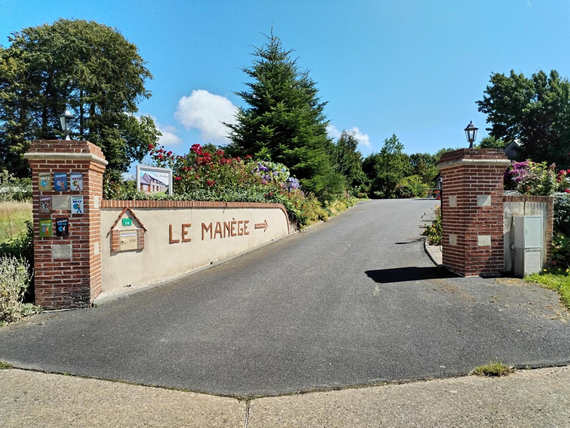 Le Manege Gite L'Eglise Ξενοδοχείο Sainte-Marie-au-Bosc Εξωτερικό φωτογραφία